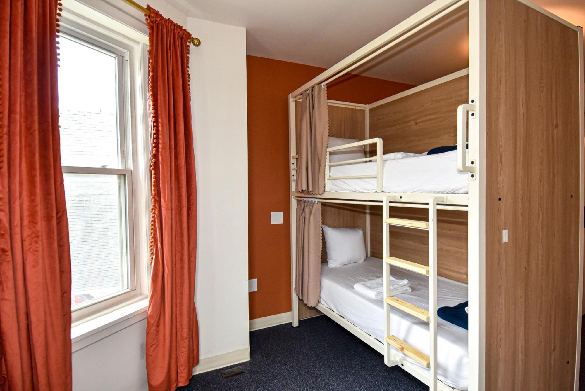 Caravan Hostel Dc Вашингтон Экстерьер фото