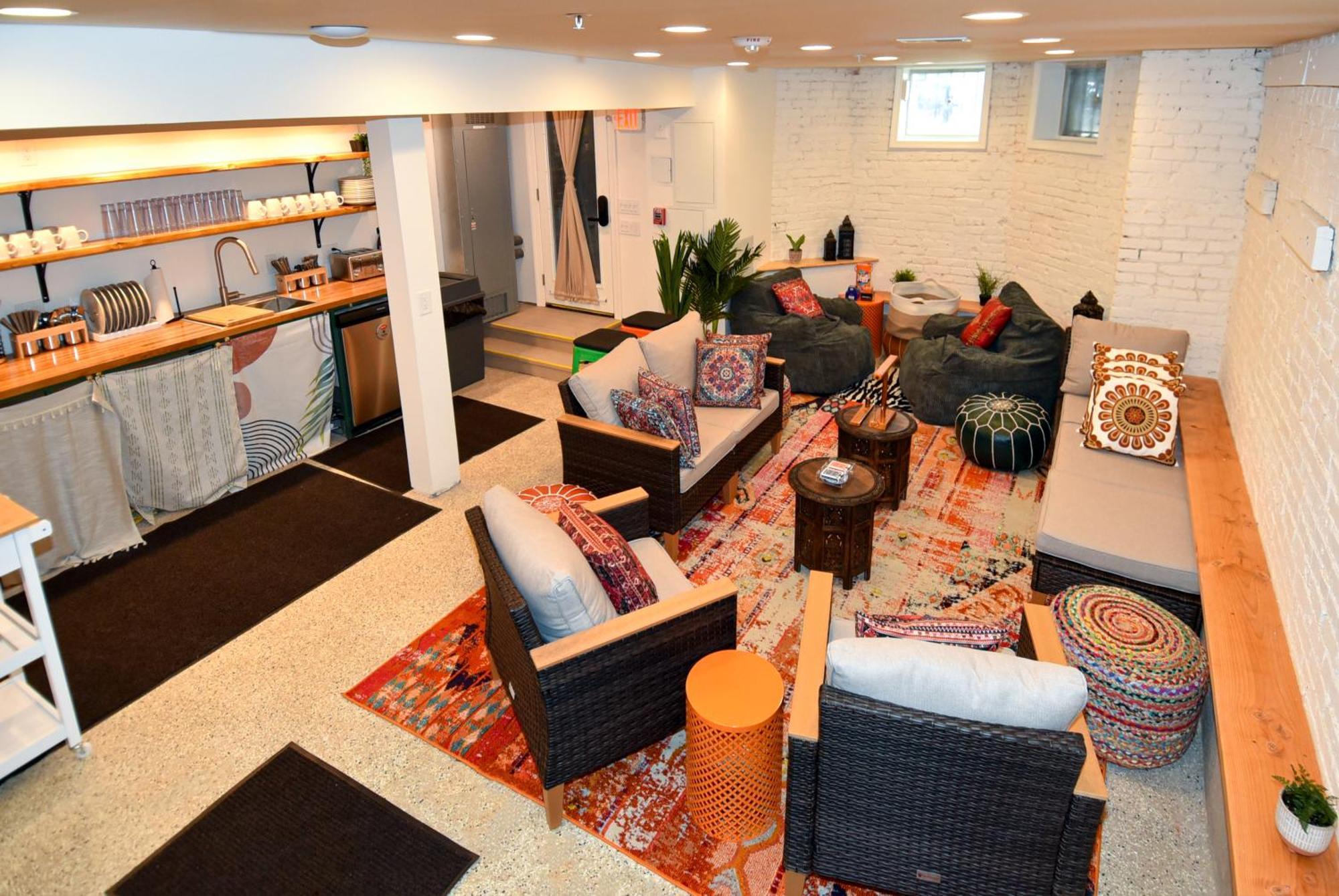 Caravan Hostel Dc Вашингтон Экстерьер фото